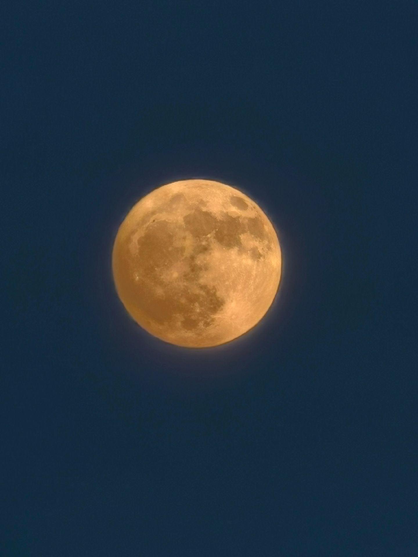 都说华为手机长焦不行，来看看拍的月亮效果。都说华为手机长焦不行，来看看...