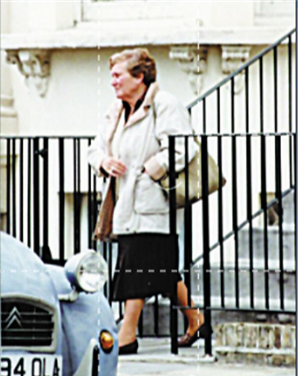 斯大林独生女背离苏联投奔美国，公开严厉批评父亲和祖国，暮年反思并告诫后人不要变节