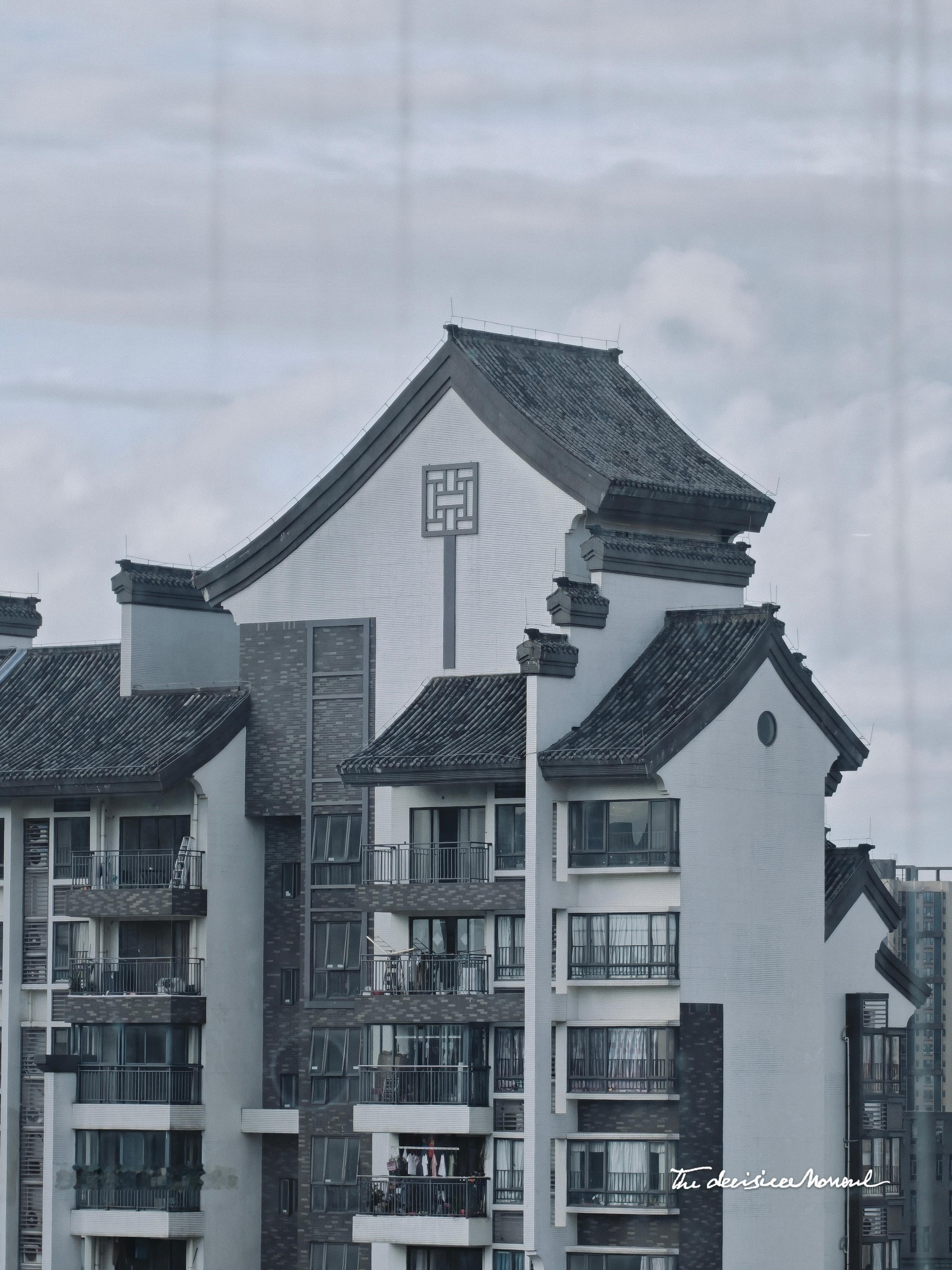 酒店对面的楼有一点点的徽韵[思考] ​​​