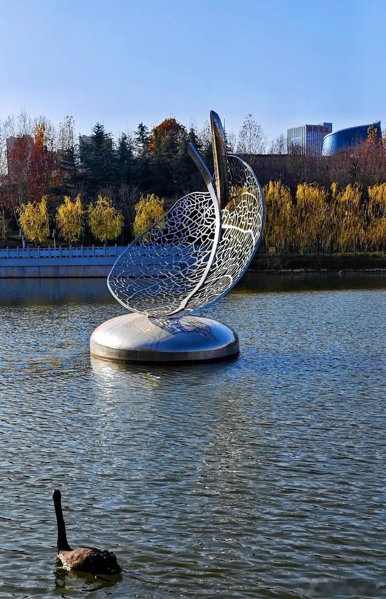 心里话        豁达不是无视烦恼，而是懂得释怀。       