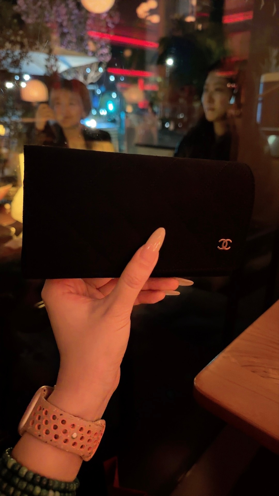 姐妹送的新眼镜🤓！是不是很有眼光！真好看呀～眼镜盒也这么漂亮