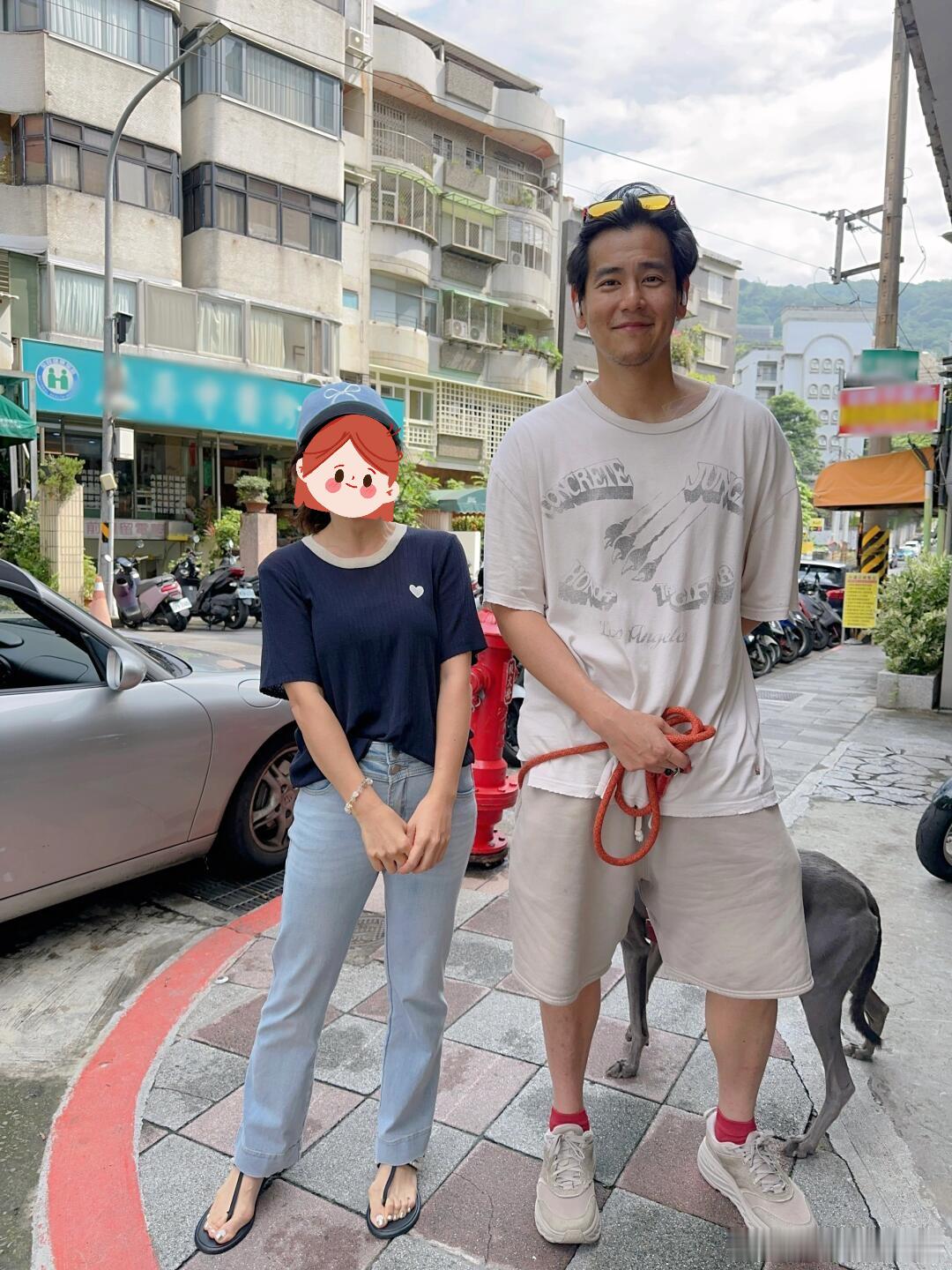 网友偶遇彭于晏遛狗，42岁的他至今单身，私下状态太过真实！[允悲] #偶遇彭于晏