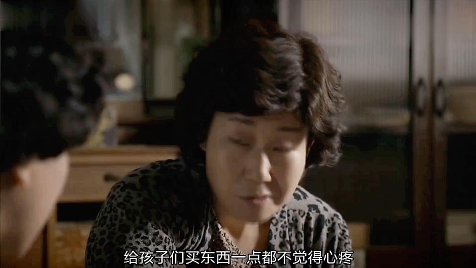 人生有4个阶段：幼年时期承认父母平凡，青年时期承认自己平凡，中年时期承认子女平凡