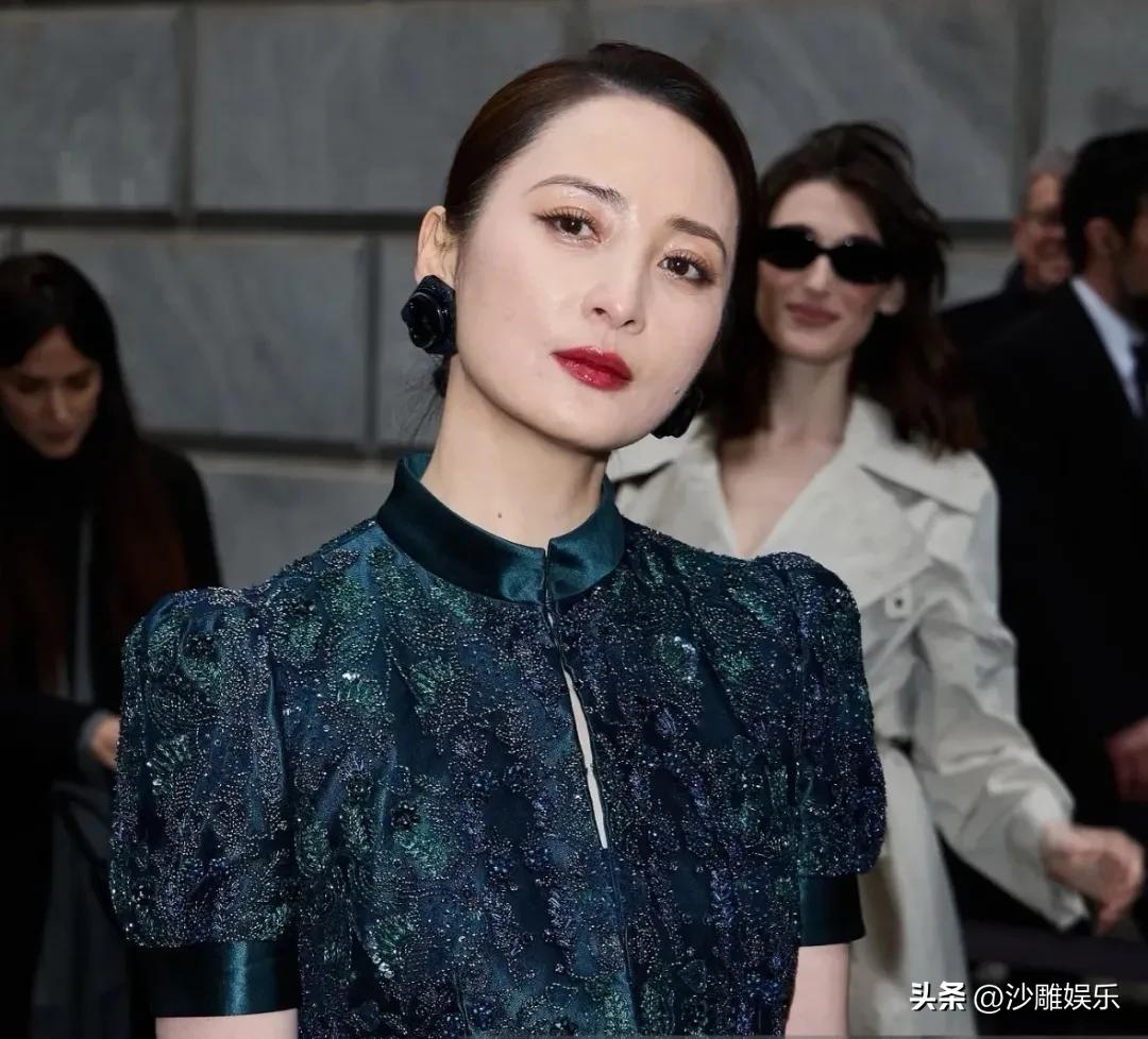 说起把东方美带向世界的美人，这两天蒋勤勤在米兰时装周上的亮相必须拥有姓名。3月1