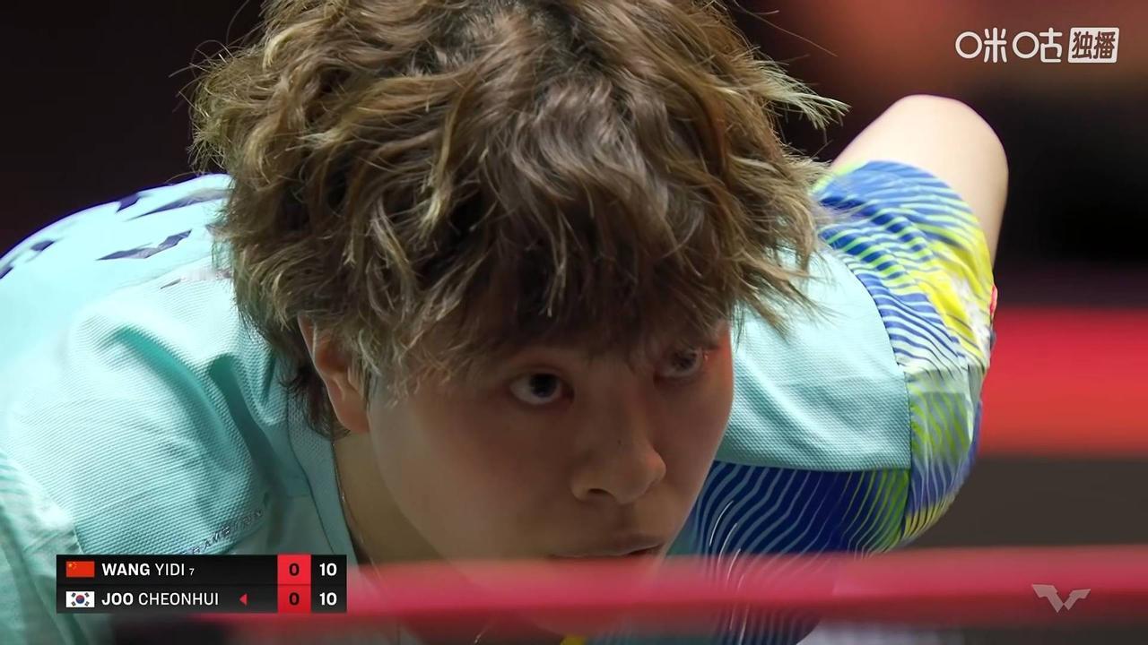 王艺迪发球回抛被罚分了！
王艺迪目前世界排名已经下降到世界第七了，
2025年全