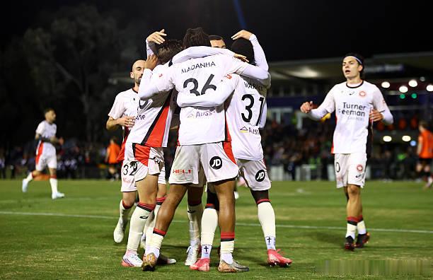 澳大利亚杯32强战 Tigers FC队vs流浪者队 比赛图组2：COYW!We