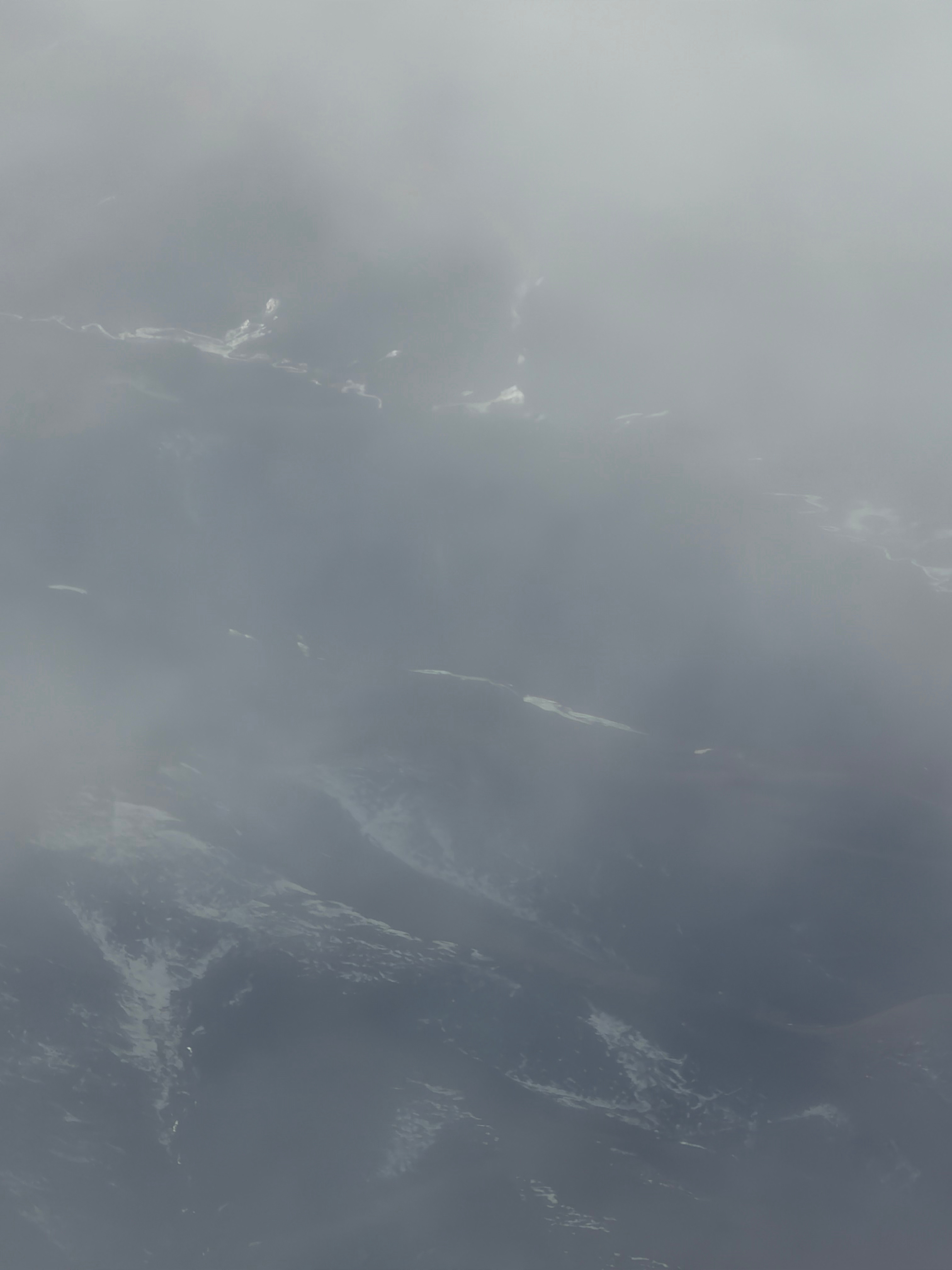 从重庆起飞以后，大概20分钟，就告别下雪、浓雾，全是白皑皑的雪山，大家记得，内地