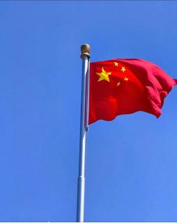 美国又搞出大动静，震惊世界！都说美国快撑不住要崩溃，为啥呢？原来是东方大国出手，
