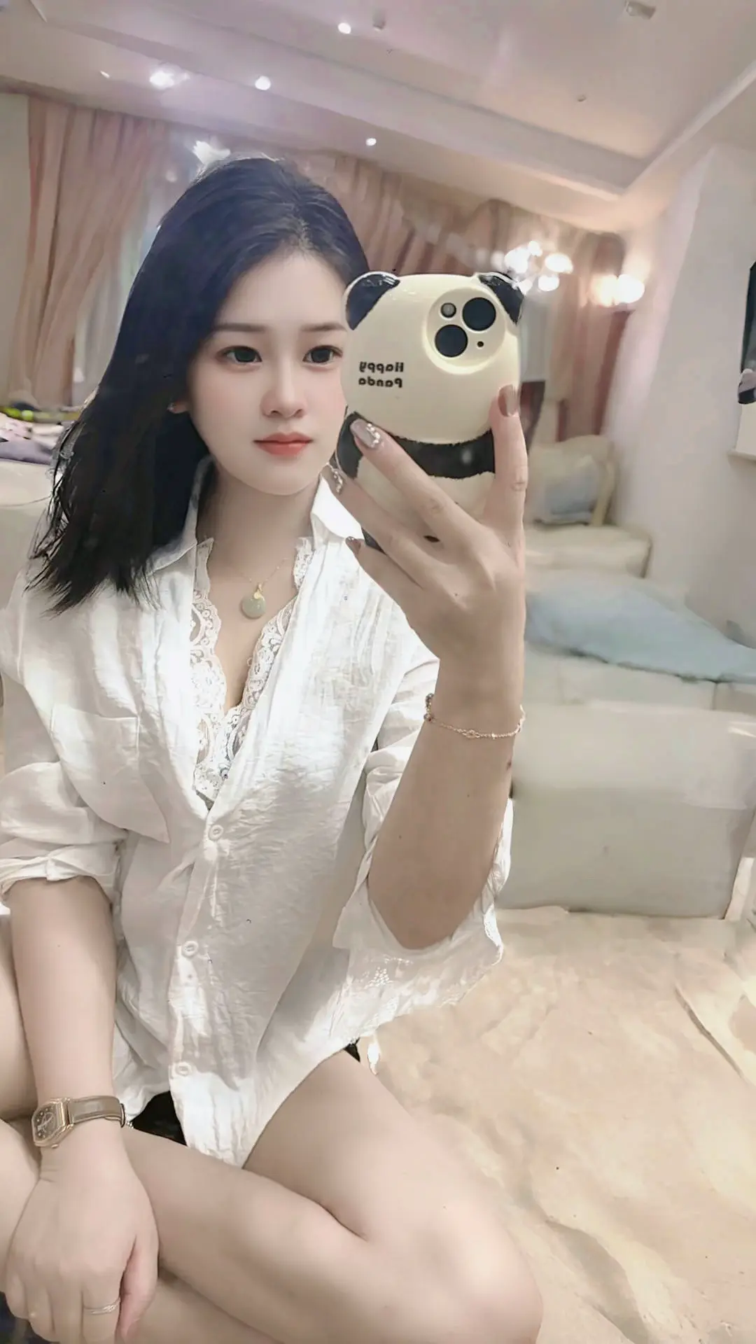 化个妆穿个漏一点的衣服看着就不像好人了,那我给你一杯喜之郎你看我像你爷爷吗