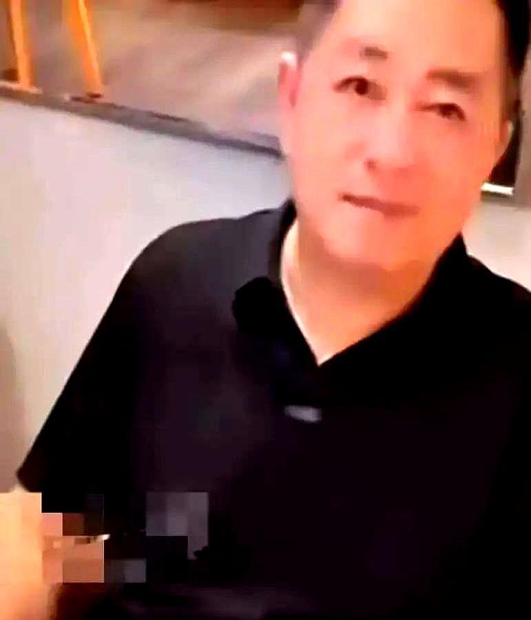 每月领张兰5万零花钱，汪小菲他爸的“贵族”身份，终于藏不住了。
 
一张机场照，