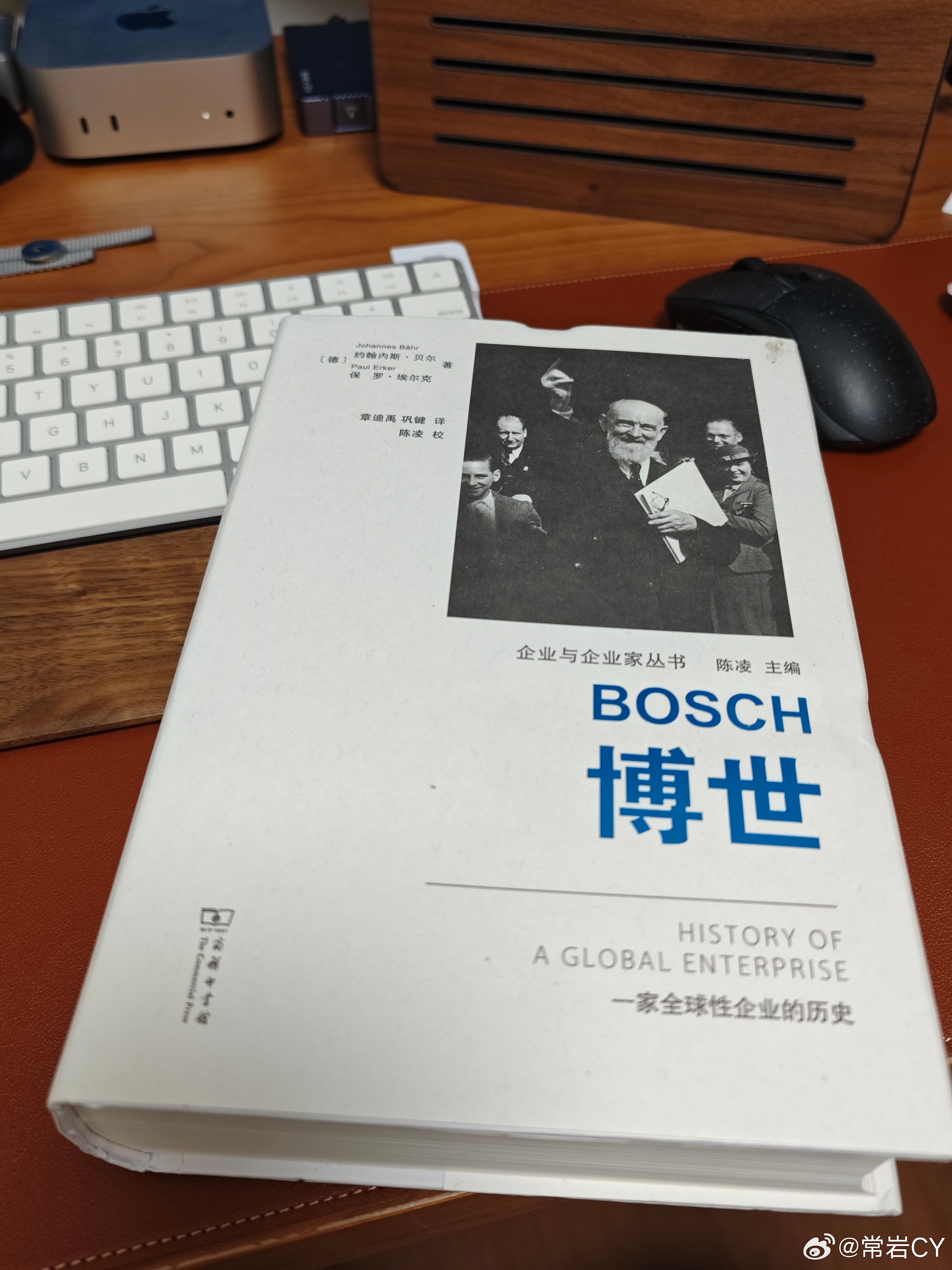 从书评网站的分数来看，我好像是全网第一个读完这本正文 600 多页的《博世》的媒