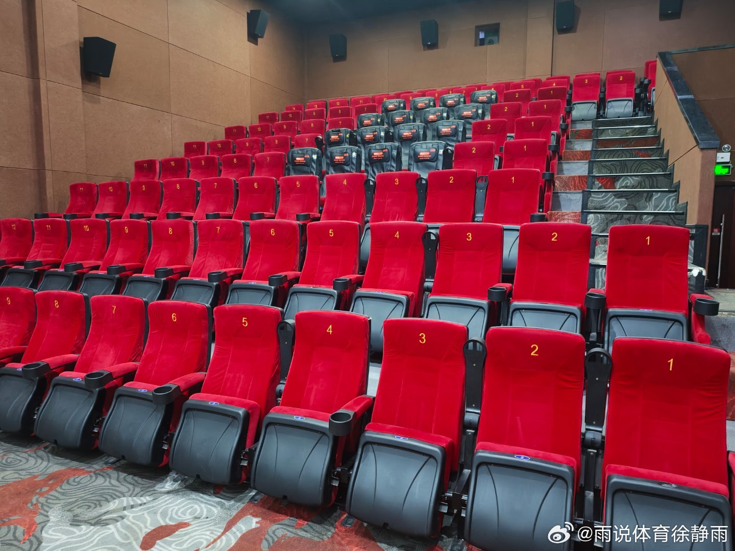 来看库里的电影《奇迹梦之队》，听说挺好，来眼见为实一下。但现在电影行业是真冷清，