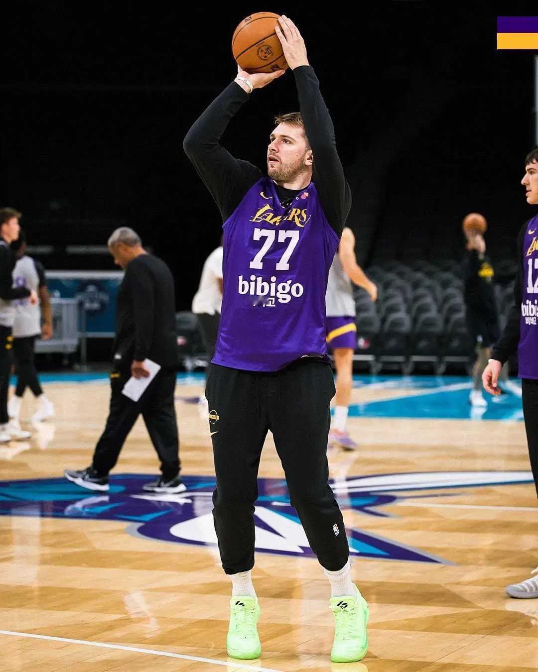 湖人 东契奇38+6+7 湖人第三节发力确认优势，里夫斯24+5+7布里奇斯34