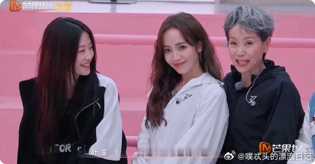 侯佩岑要叶童屁股翘起来乘风2025侯佩岑喊 “翘屁股” 时，陈德容在旁边笑到弯腰