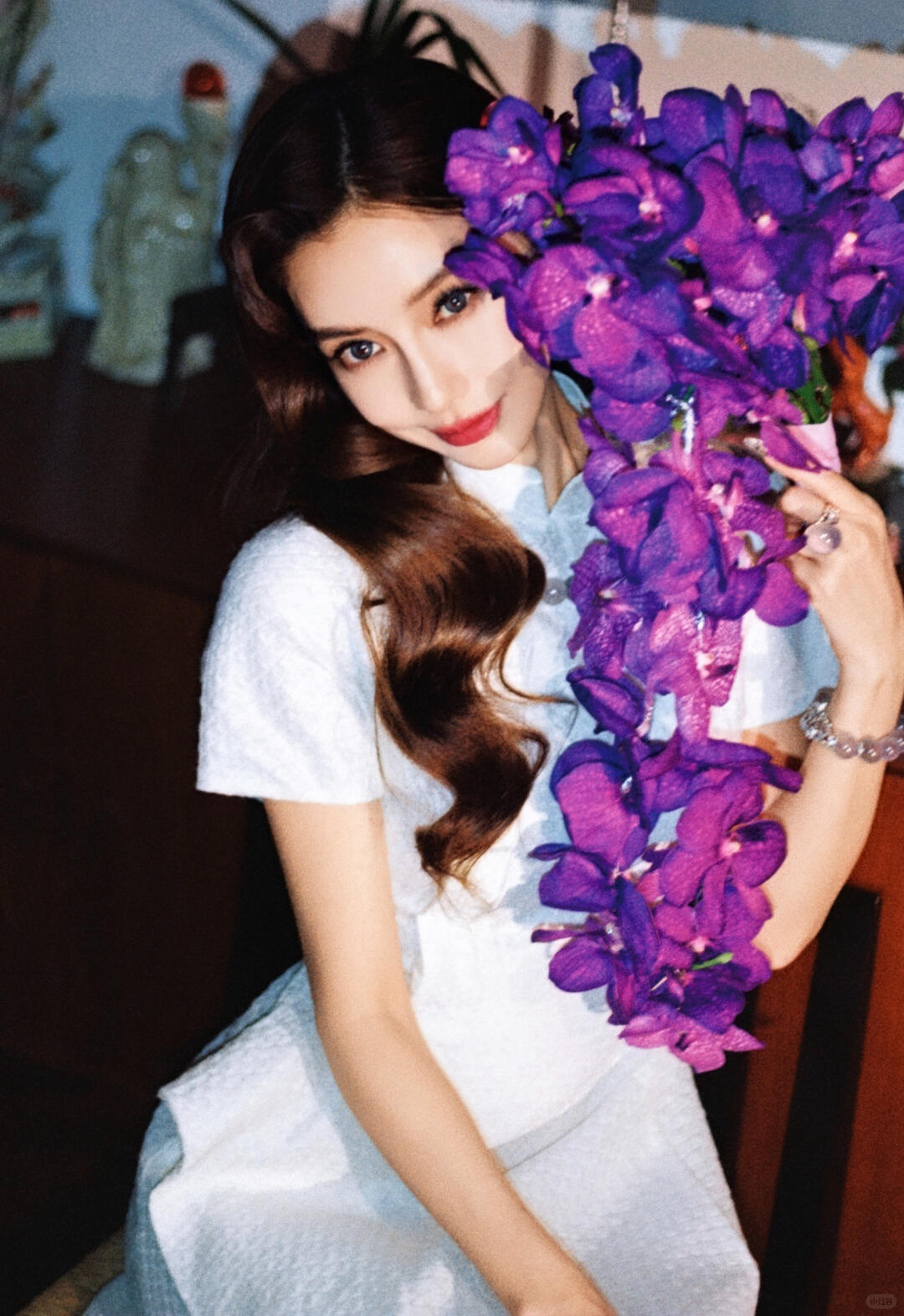 angelababy angelababy庆生照穿了一身紫色元素紫色美瞳+紫色眼