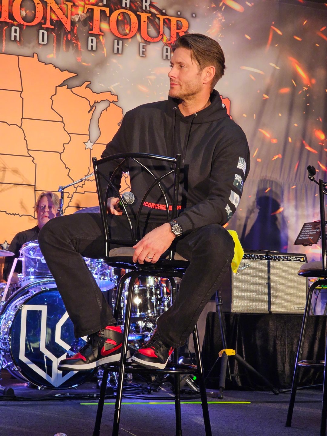 詹森·阿克斯 出席[spnnorfolk]粉丝交流会，顺便给黑袍纠察队打call