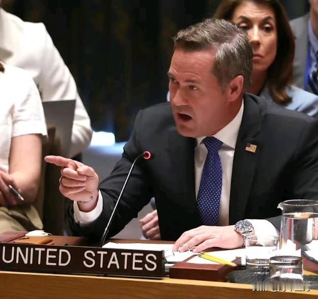 【美国常驻联合国代表：轰炸伊朗境内桥梁和发电厂都不构成战争罪】

（雅虎新闻）美