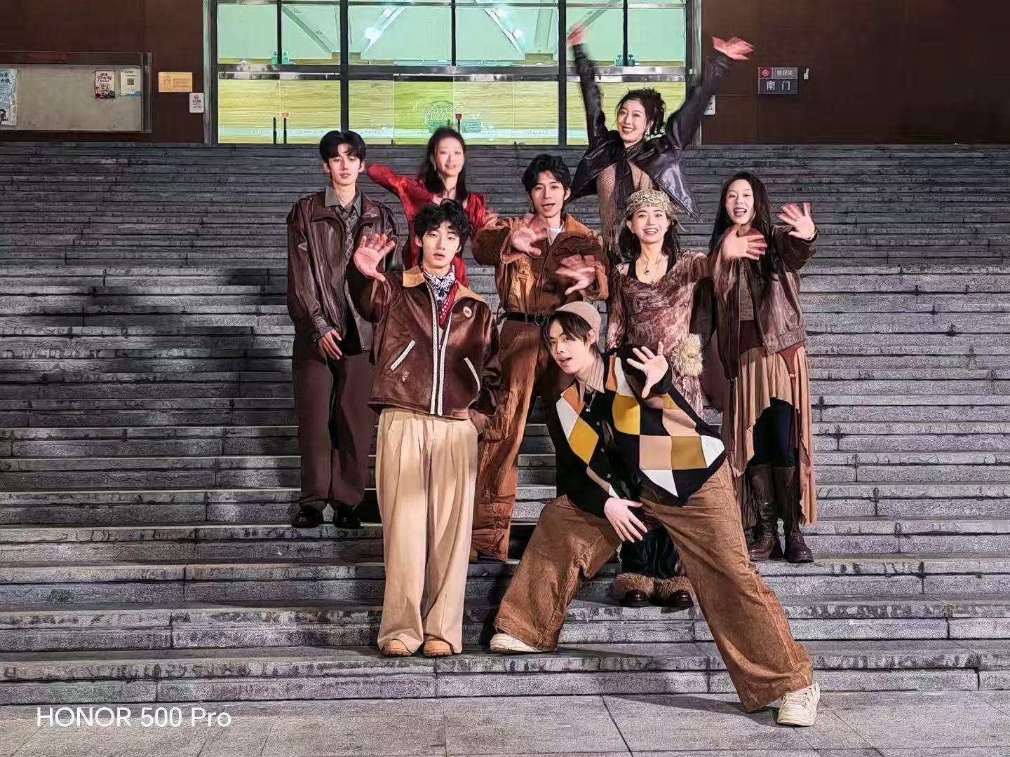 新年和荣耀500一起舞摆一起Live 每一刻精彩，都不该被错过。看完人大同学们拍