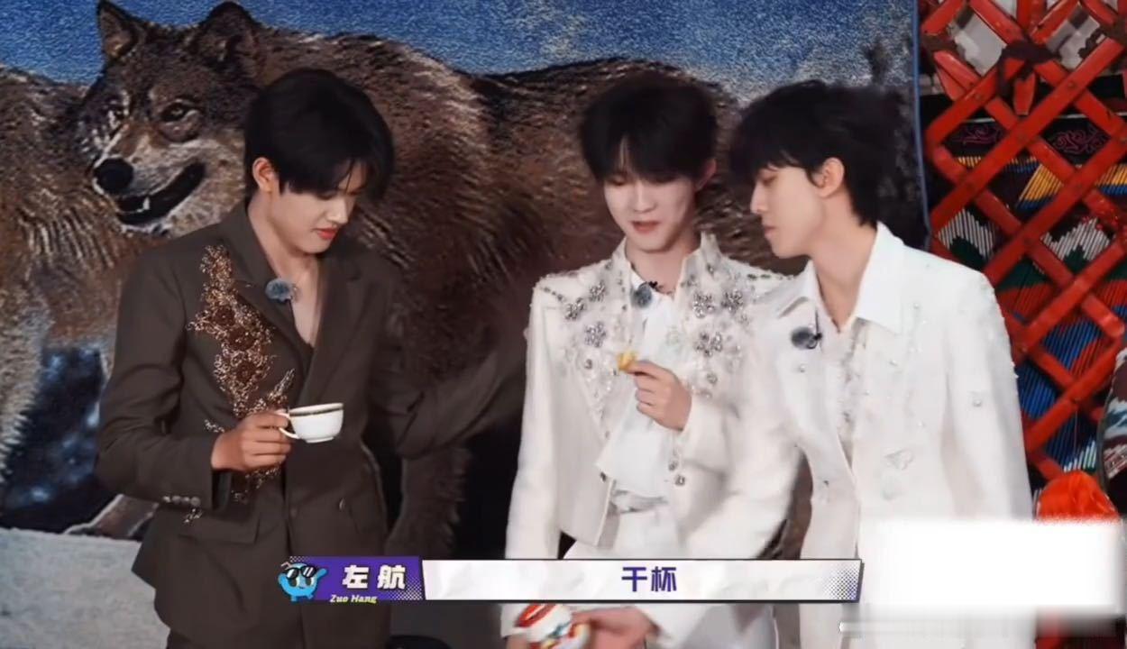 左航人的无语是可以写在脸上的左航难以开口就不说话了 左航真的好惨，苏新皓一个wa