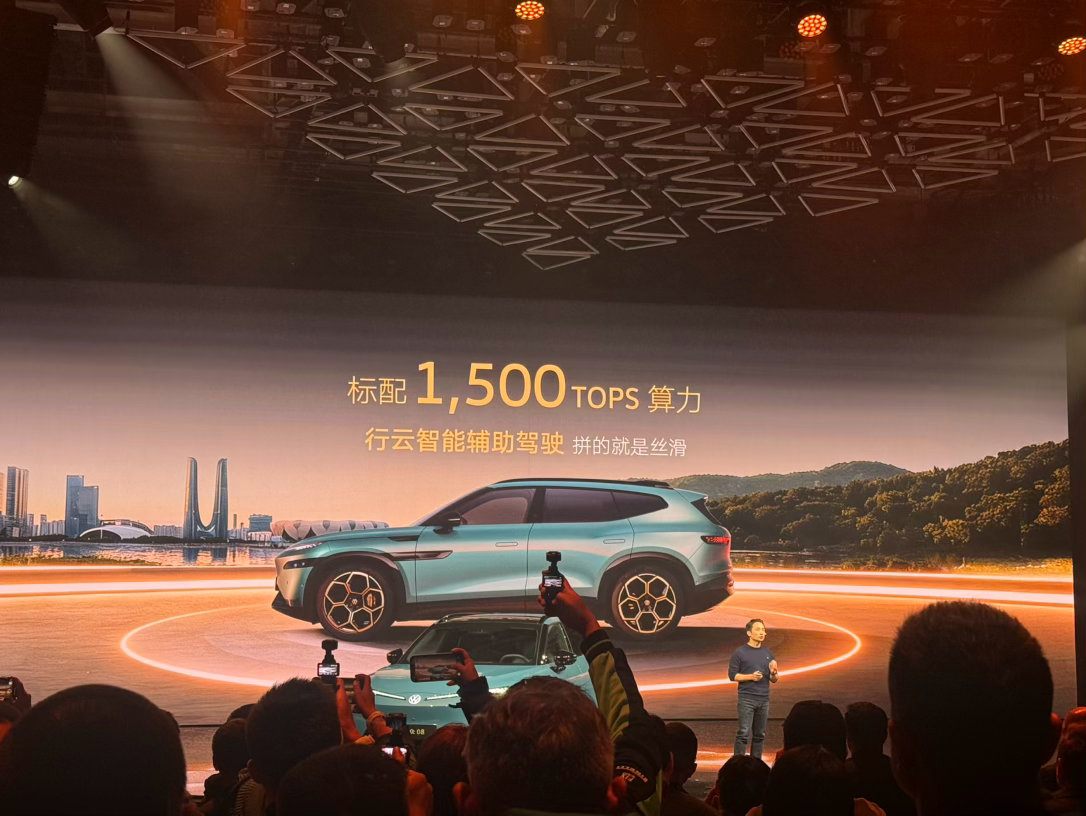 与众08搭载最新一代小鹏VLA与众08 是大众与小鹏汽车合作的首款车型。配备小鹏
