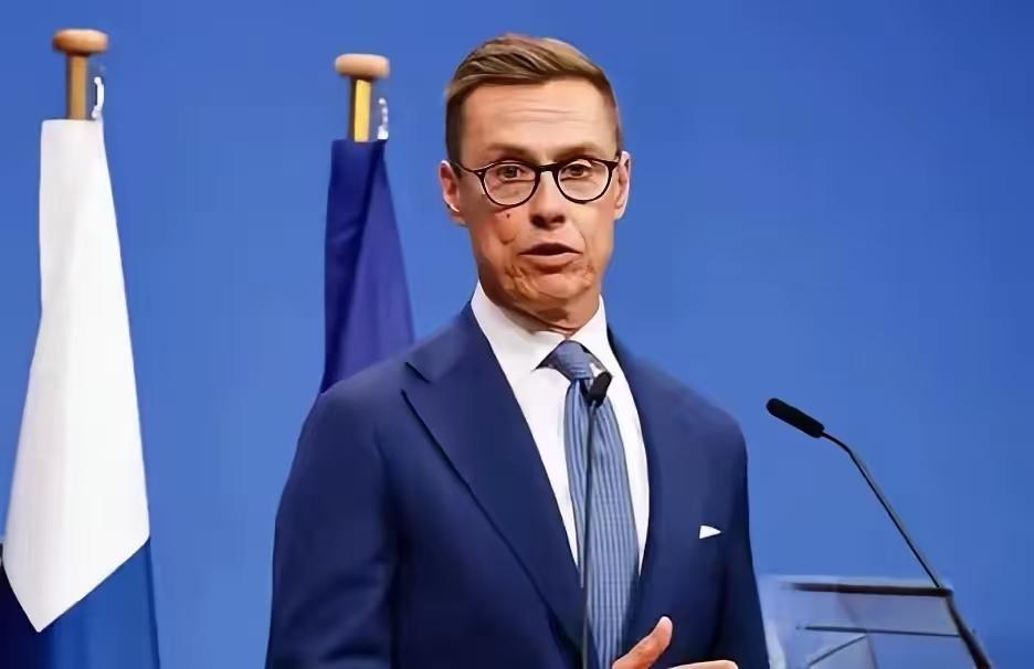 芬兰第32轮军援乌克兰。
当地时间2月5日，芬兰总统亚历山大·斯图布正式批准向乌