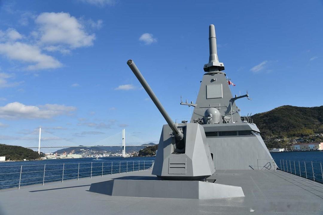【#兵器欣赏#：#武器装备#  日本“最上”级护卫舰“能代”号MK45型127毫