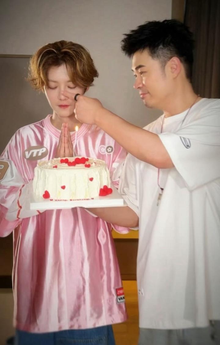 鹿晗过生日，内娱最准时的男人又出现了！

4月20日鹿晗36岁生日，陈赫卡点0点