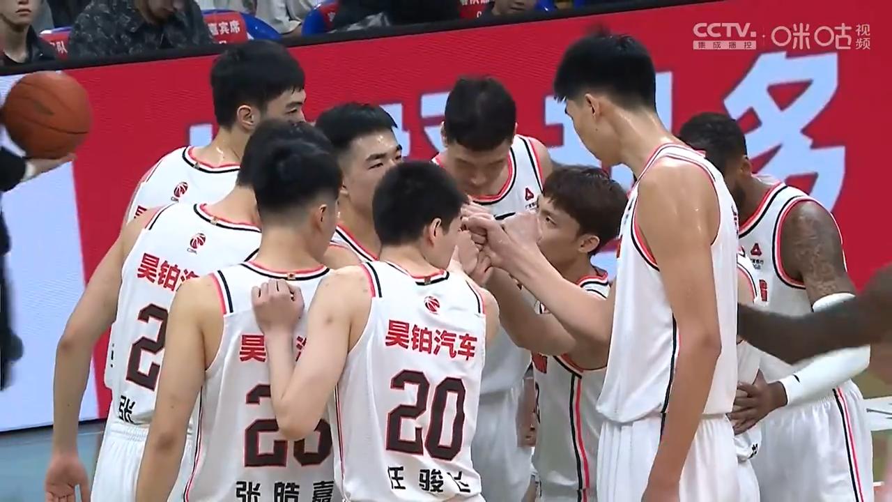 广东宏远输掉系列赛！辽宁本钢与新疆伊力特会师决赛！
从比赛上来看，广东宏远第一节