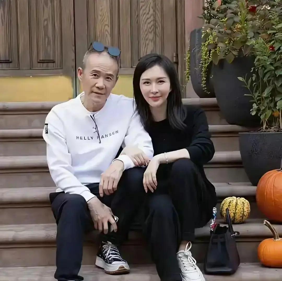 田朴珺可能到最后都没想明白，王石只是老了，不是傻了。她以为自己学的是邓文迪，拿的