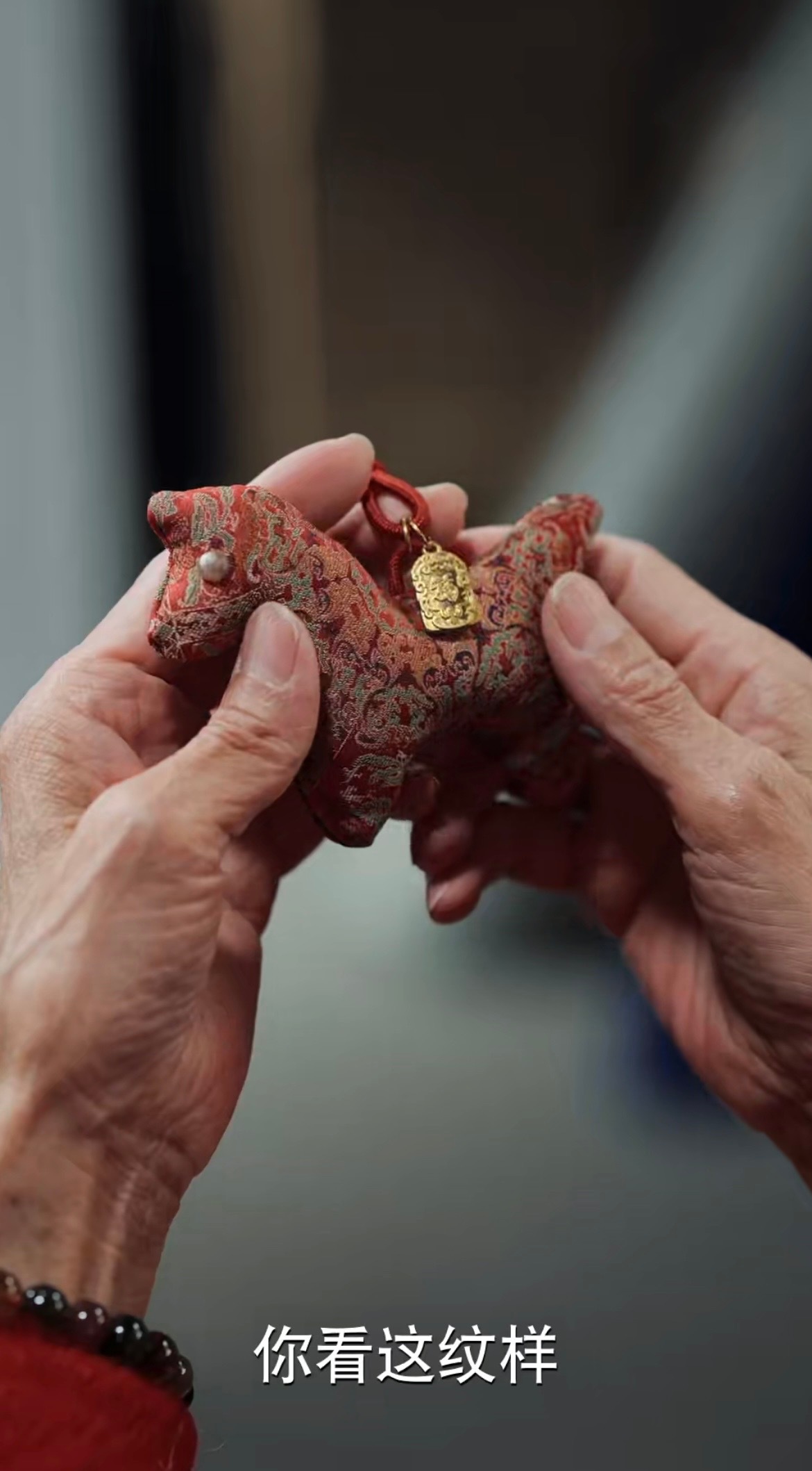 宋锦织造里的中式美学永远会被中式美学震撼到！焦俊艳短剧《顾盼锦年》里呈现出来的宋