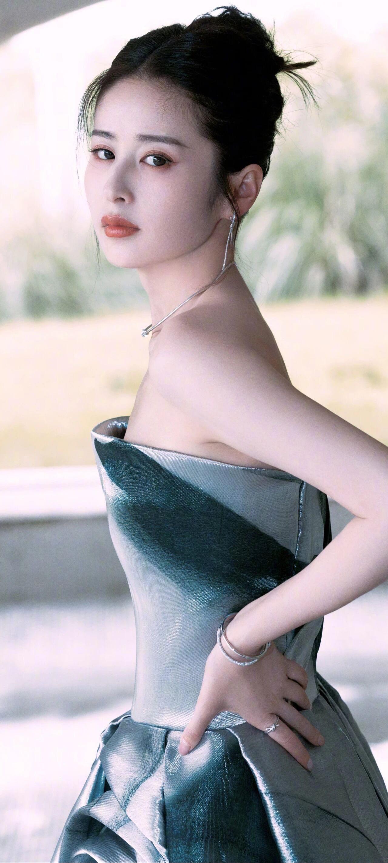 颖儿 墨绿礼服