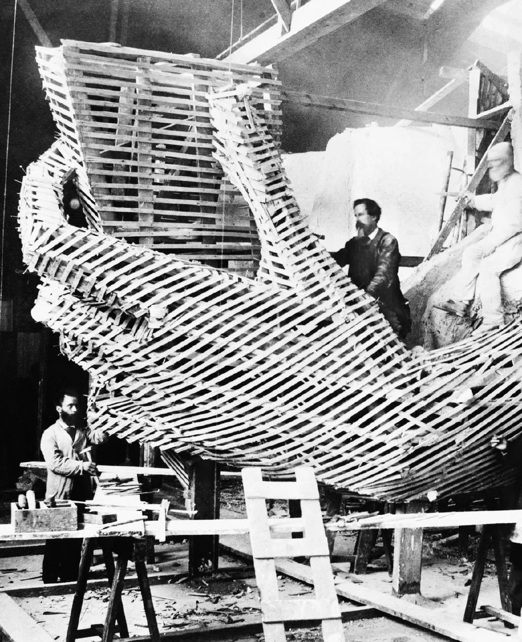 1875-1886，建造中的自由女神像。