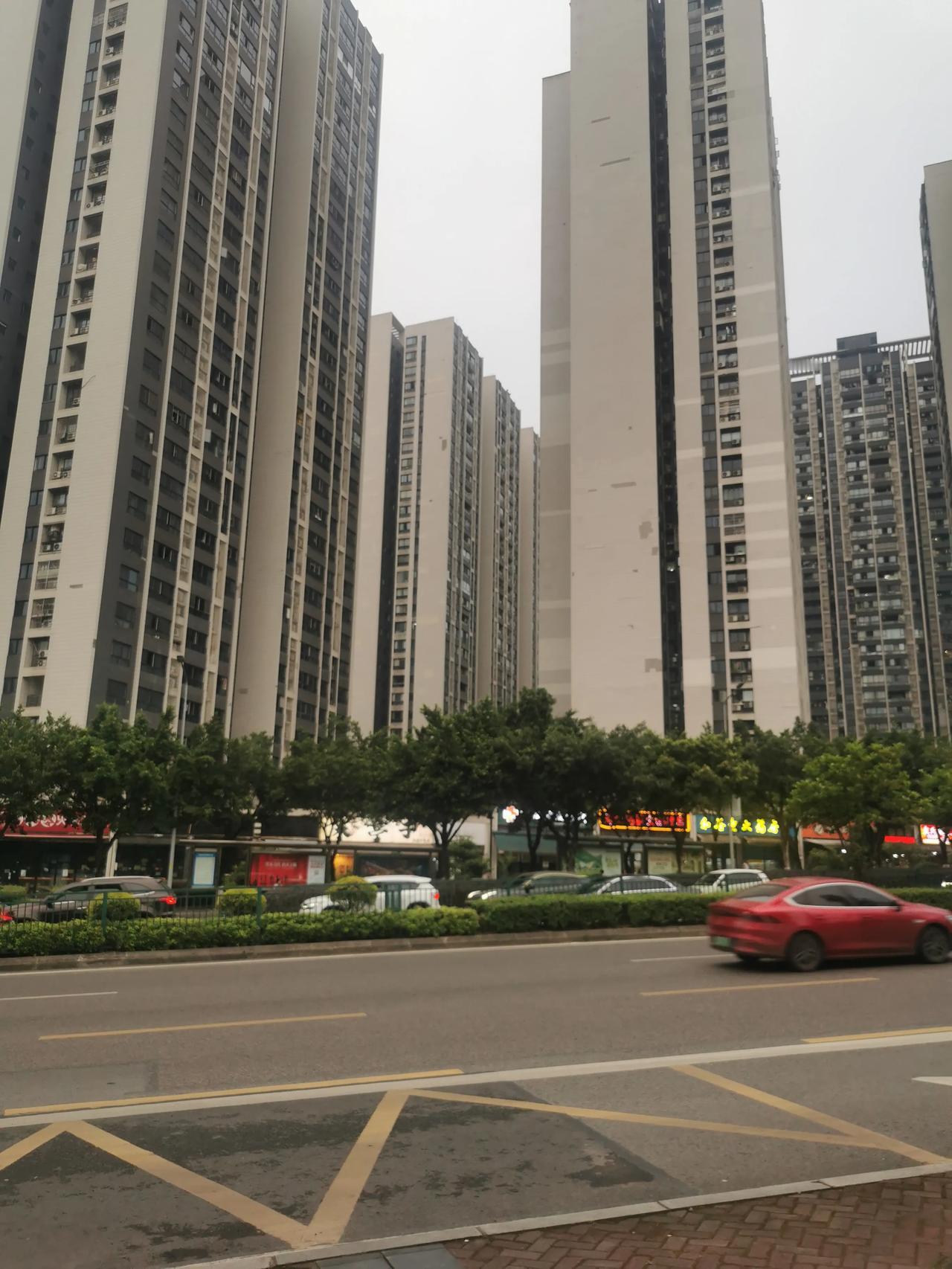 为什么很多人对大钱没概念，对小钱却斤斤计较？

大家有没有发现这样一个问题，炒房
