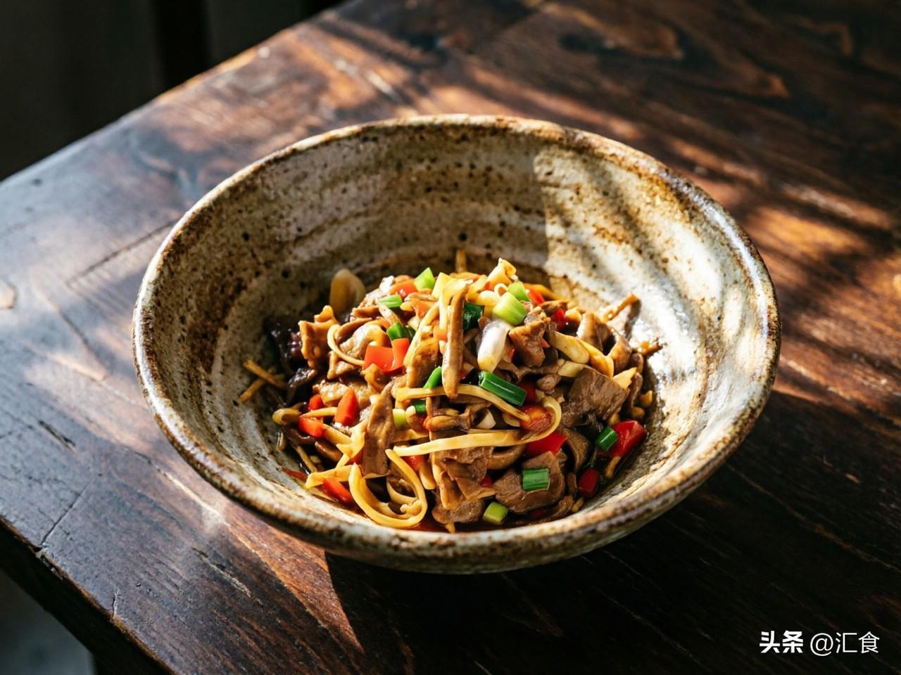 黄喉爆猪肝

【食材准备】

主料：鲜猪肝 200克（切0.3厘米薄片），黄喉 