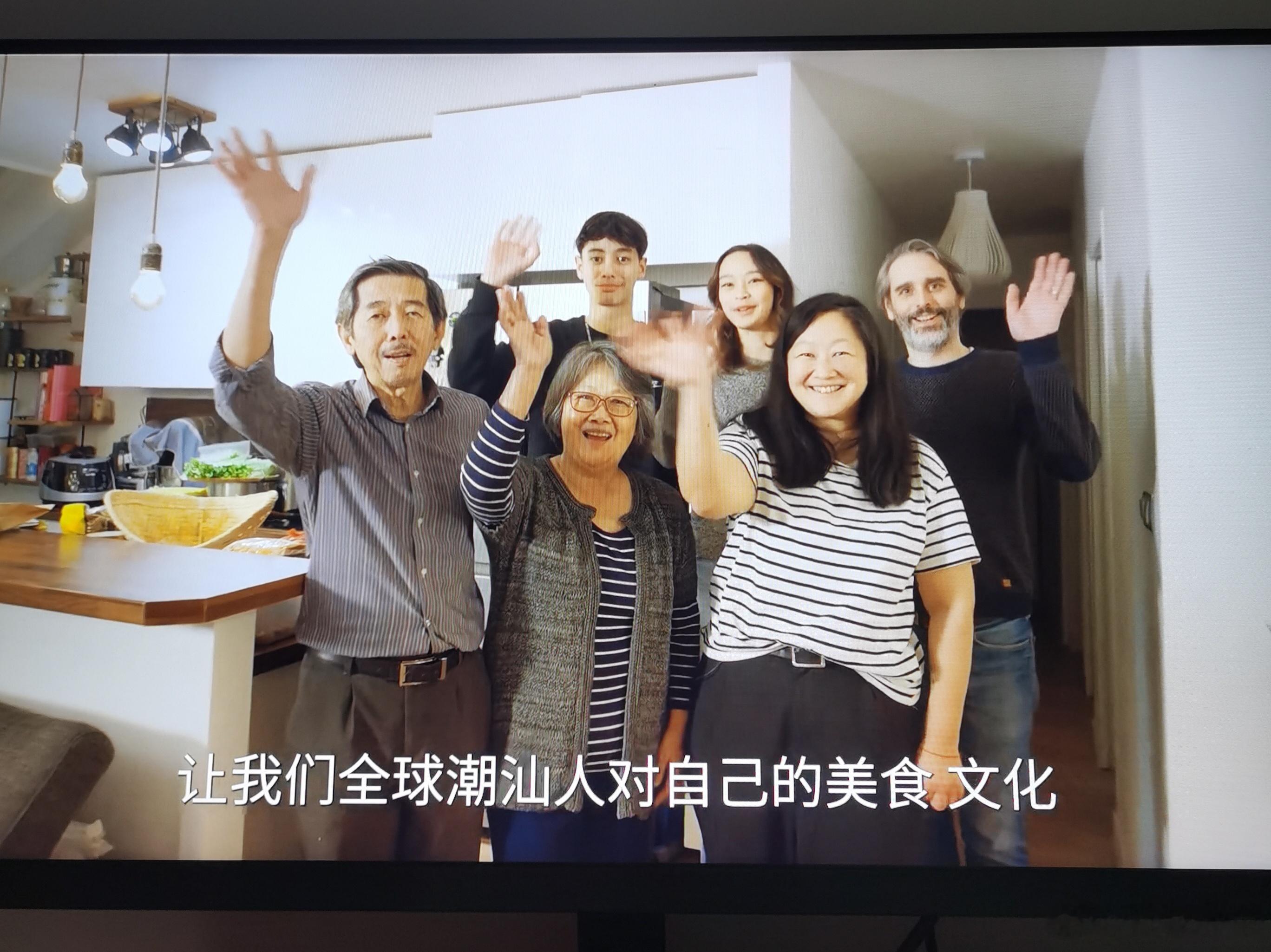 假期无聊，把蓝鸿春导演的纪录片《四海潮味》看了一遍。纪录片分了十几集拍摄，每一集