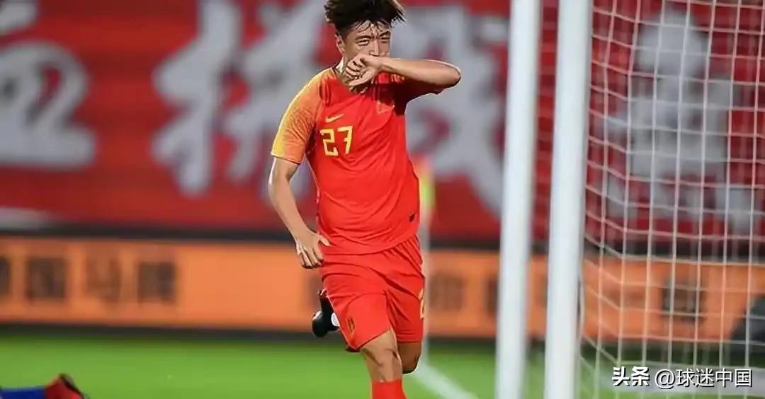 在大连东北路小学时，杨旭和后来的女足国脚马晓旭同校常一起踢球。小学低年级时杨旭坦