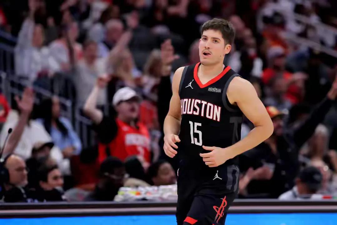 火箭对阵公牛，首节就挖了20分的大坑，落后公牛20分，火箭上半场48-65落后公