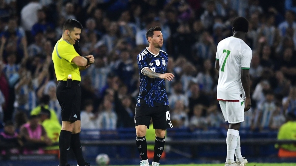 阿根廷5比0赞比亚 国际友谊赛中，阿根廷5-0大胜赞比亚。全队进攻火力全开，多点