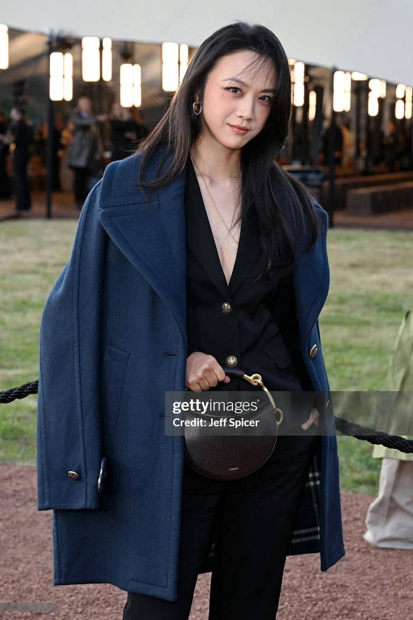 汤唯、吴磊、张婧仪，大秀现场G社生图，超能打的三张脸📸✨Burberry 20