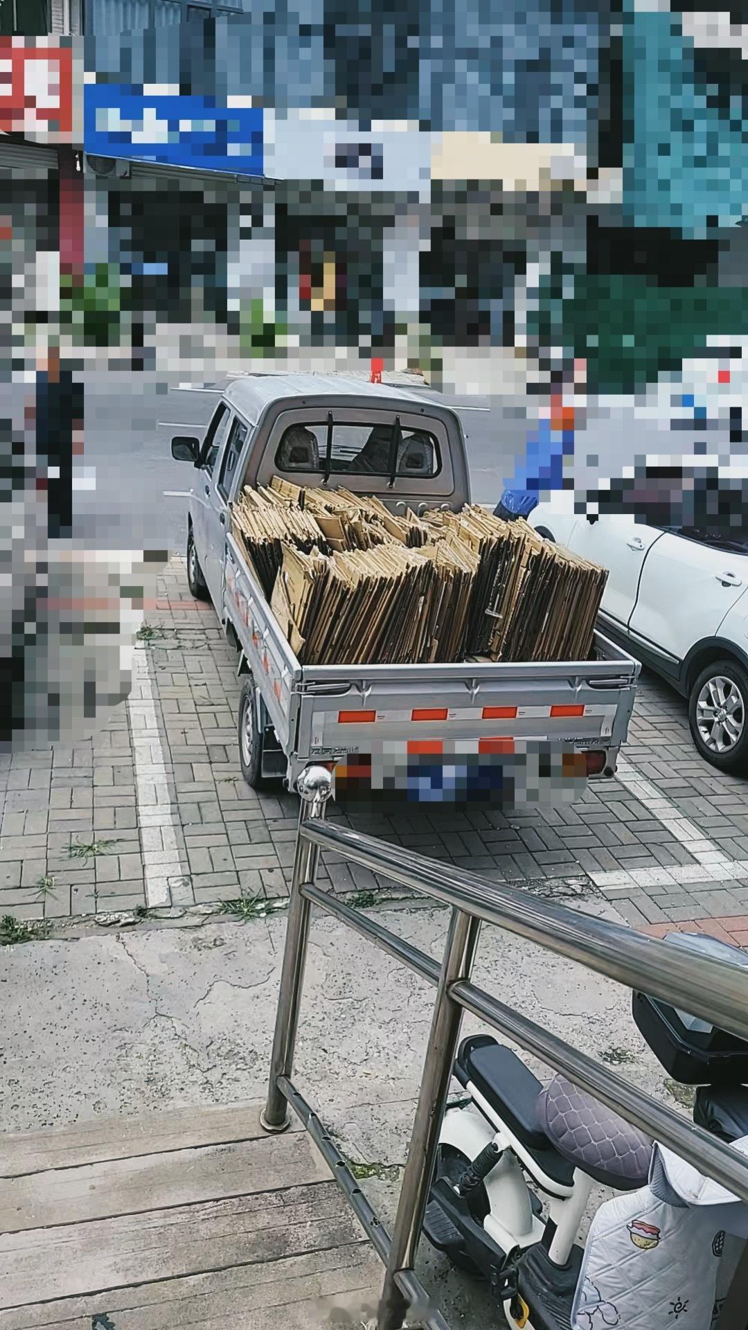 一天都在老家每次回来就自动变成无所事事  满足幸福 没有欲望的心境了姐姐也终于来