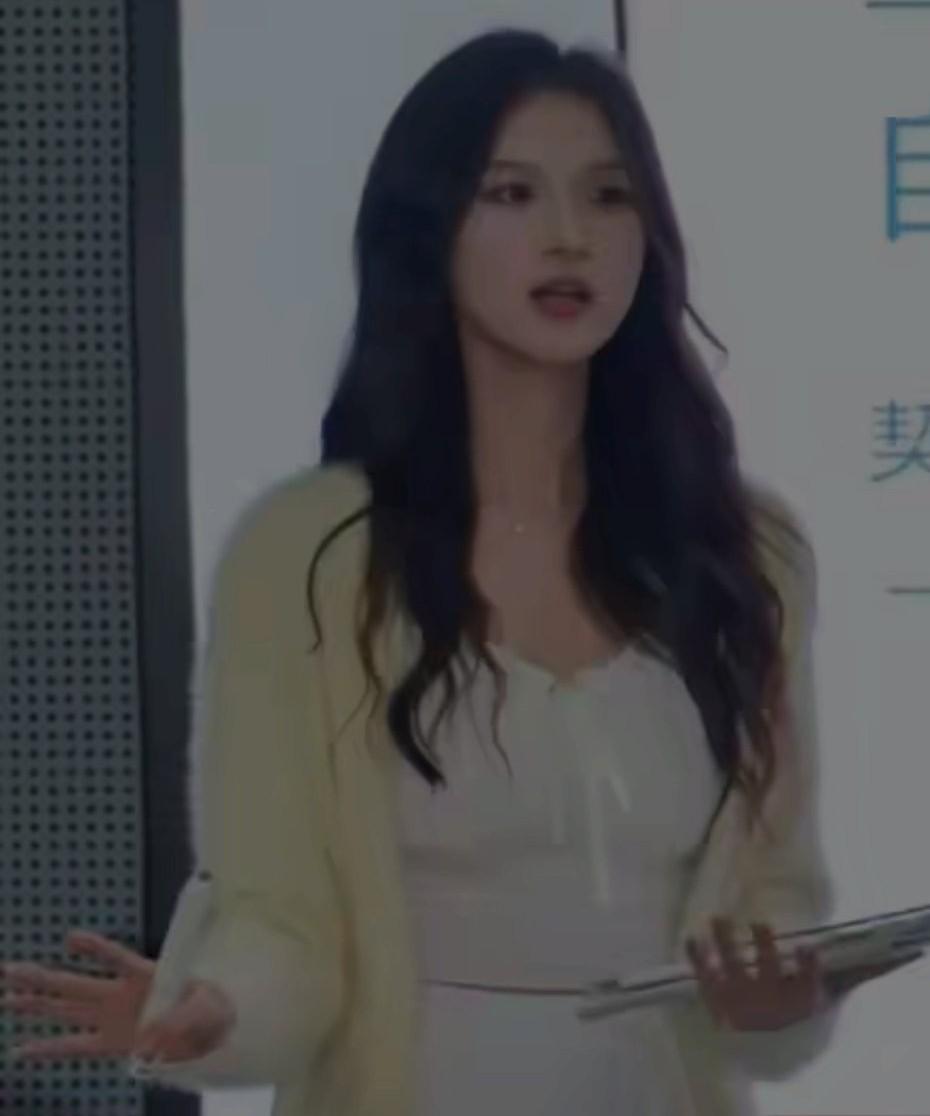如果属实的话，这个女的一路的规迹就解释的通了，为了这个事情，我还专门去问了AI，