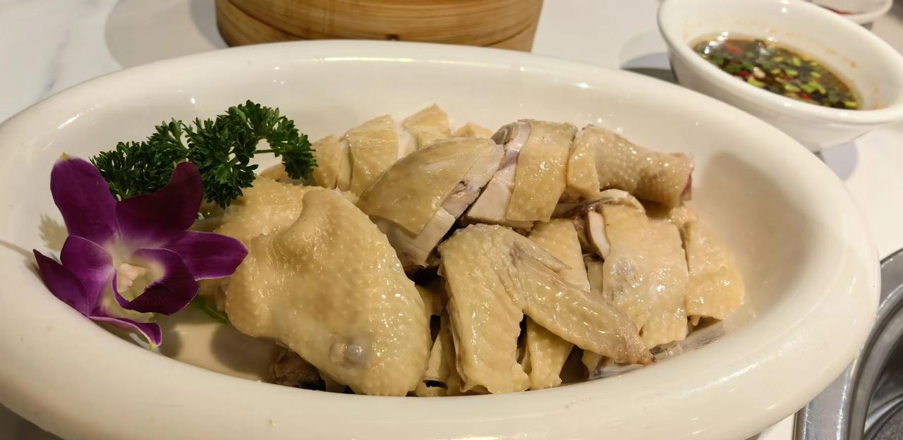 我们都低估了时间的重量，待人如初……是一件很难的事情。人在承诺的时候，都觉得自己
