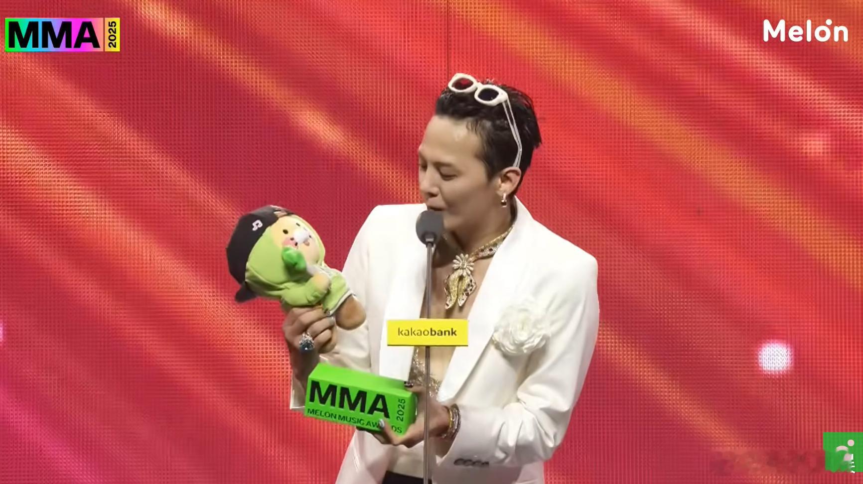 权志龙MMA年度艺人权志龙MMA第二个大赏 MMA年度艺人：权志龙。权志龙