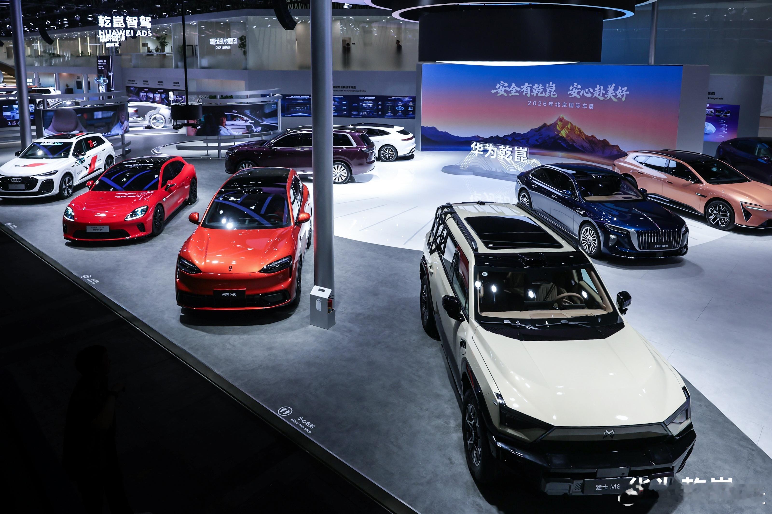 北京车展的W3号馆，华为乾崑有一个超大的展台。前两天，华为乾崑的技术生态大会上，