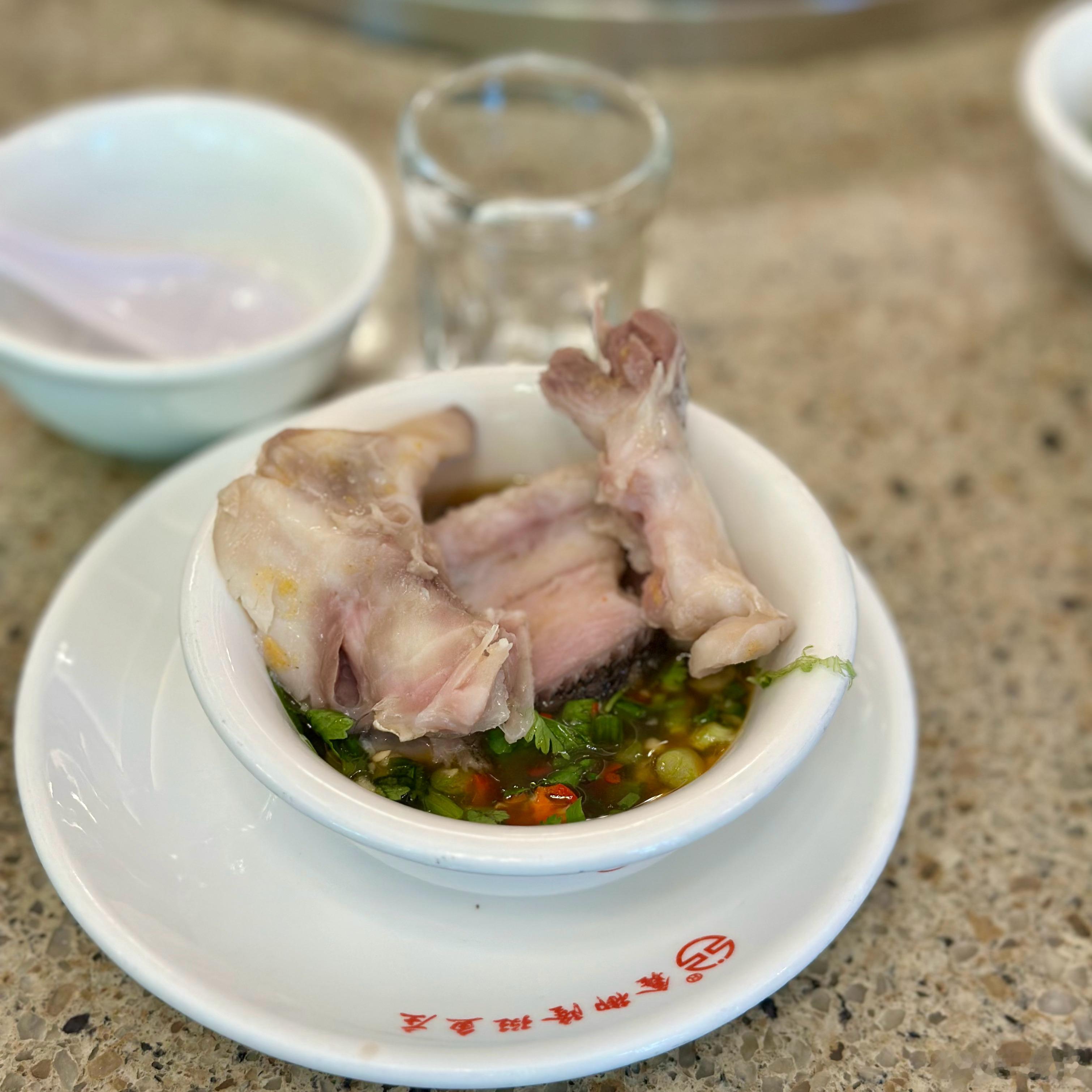 好像也是有段时间没来吃乌鱼片火锅了。 成都·鑫御隆斑鱼庄(营门口店)
