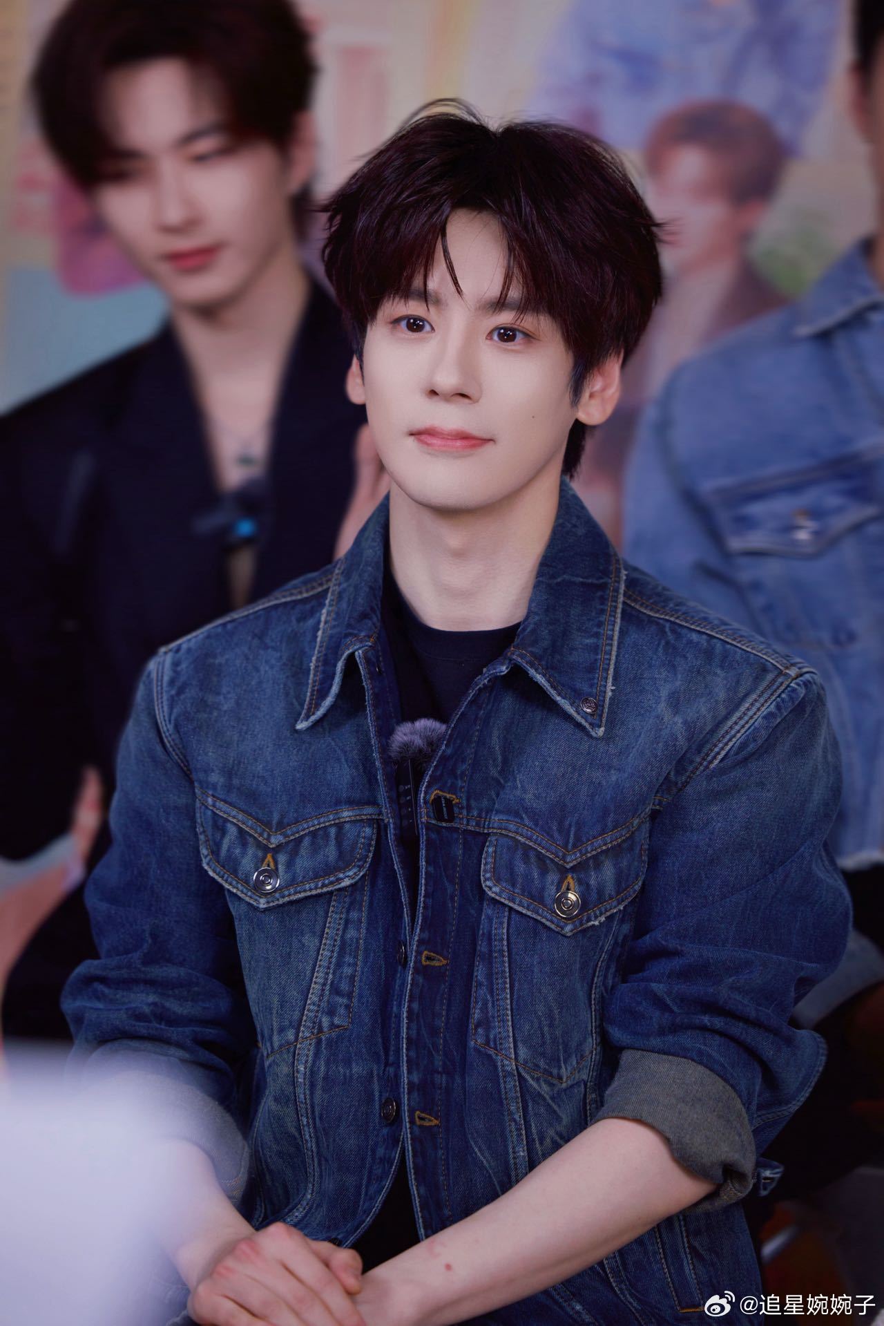 魏哲鸣戏里戏外真校草 原来早在13年前就已经被人注意到了，果然帅的人走到哪里都是