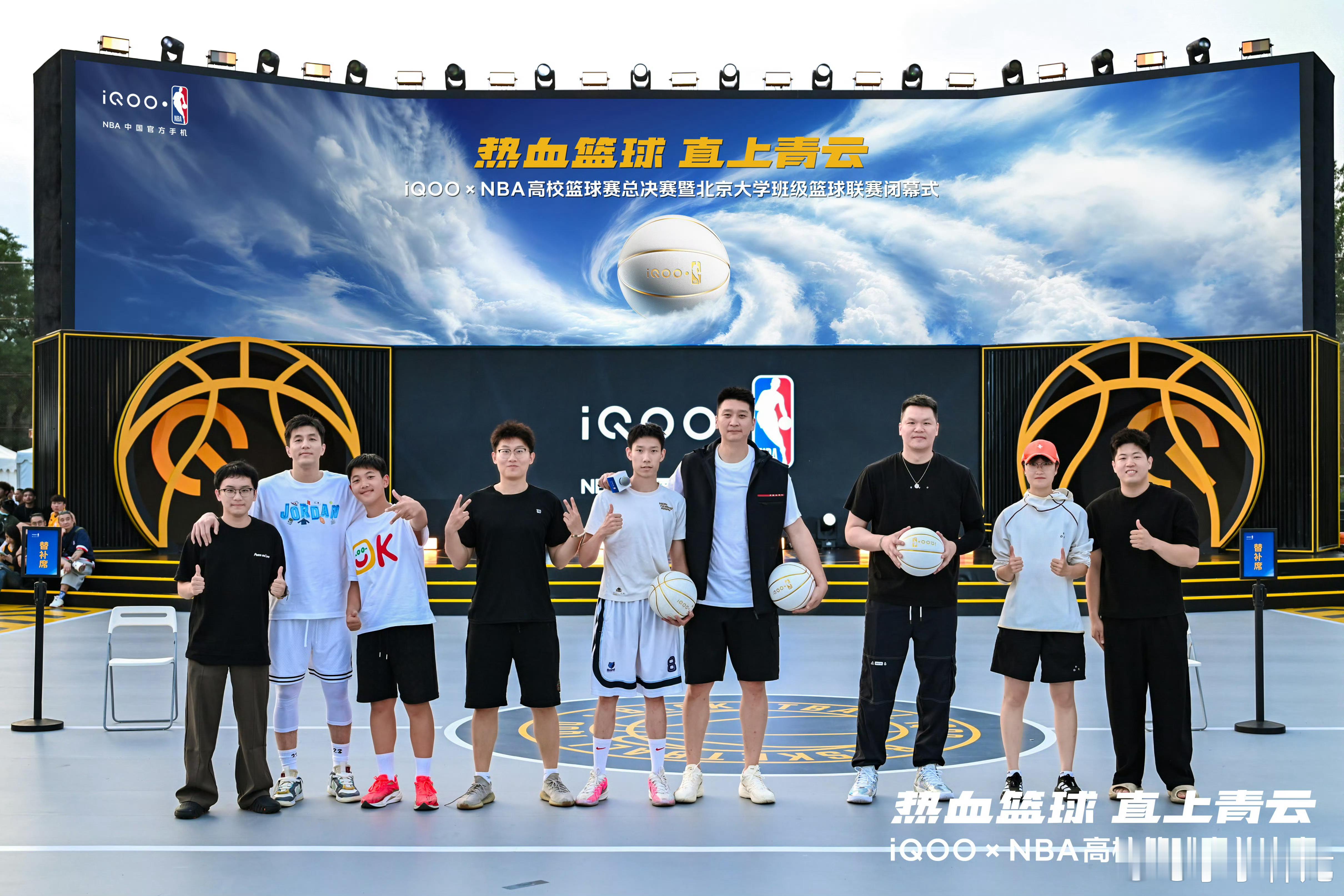 恭喜北京大学在iQOOxNBA高校篮球赛中夺得冠军！同时，也恭喜青海师范大学和河