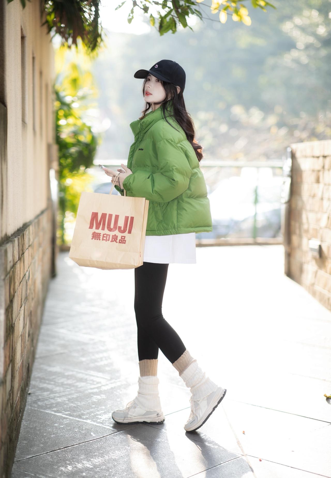 绿色真的好显白呀～羽绒服穿搭 秋冬外套 休闲穿搭 显瘦穿搭