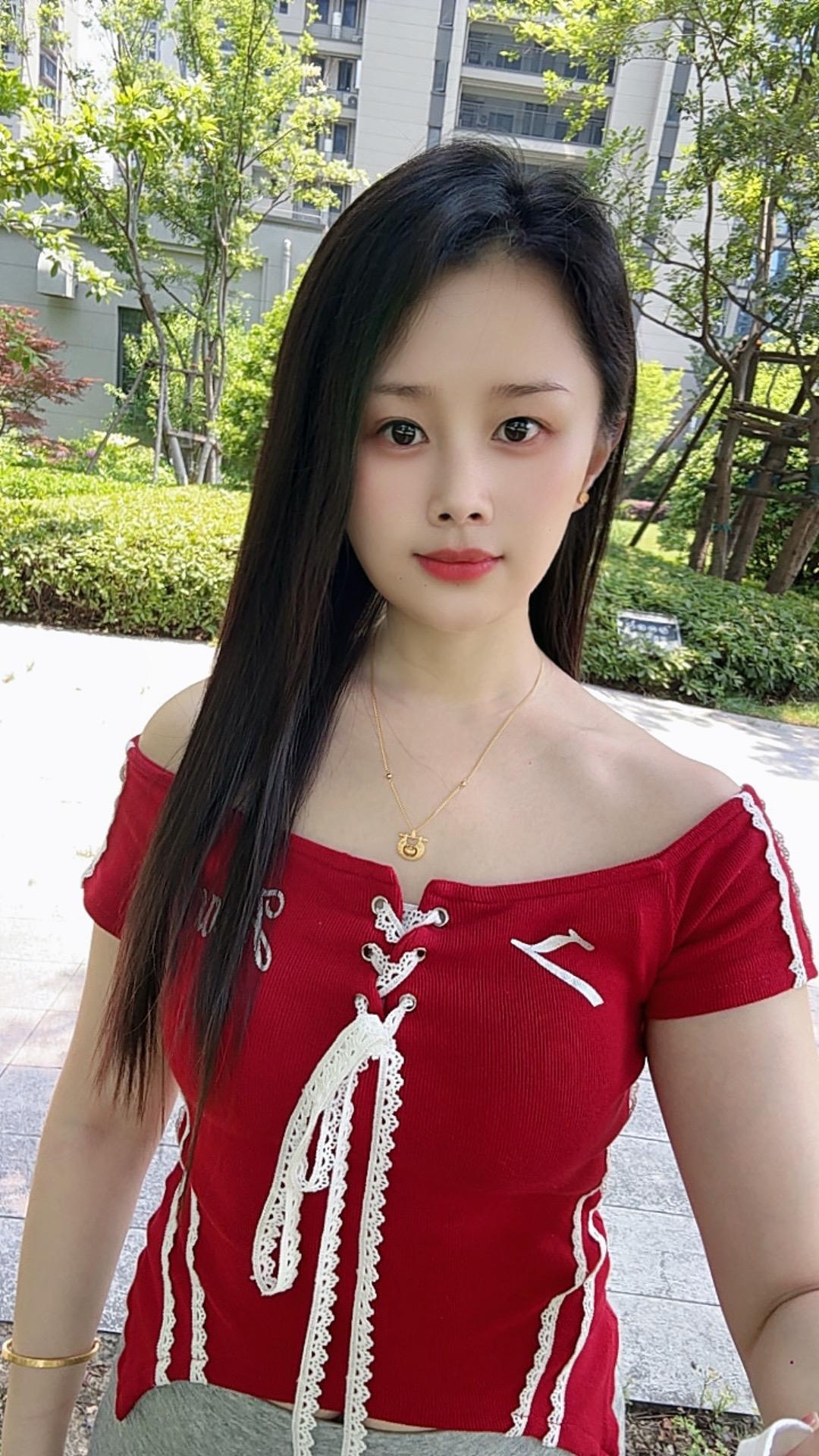 真的会有人除了上班下班回家，没有任何社交，就自己一个人吗？圈子越来越小...