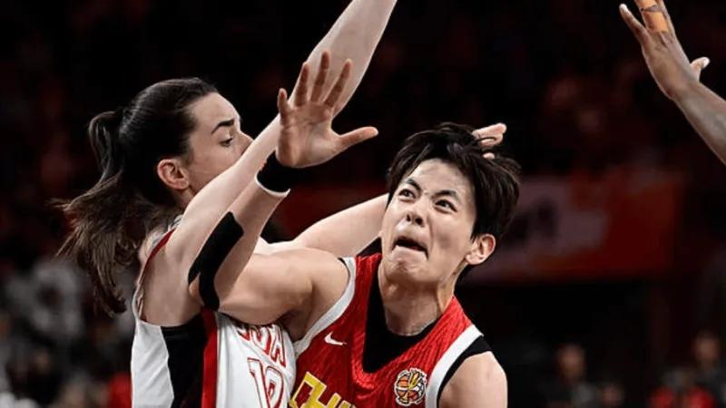 女篮世界杯首战：中国女篮61-94美国女篮！

33分算是目前两个队伍比较正常的